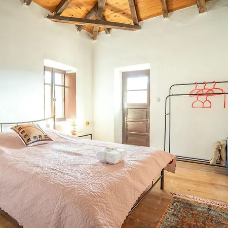 Апартаменты Spiti Barbalia, Village, Laconia, 1050m Agrianoi